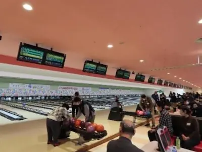 ひたちなか市心身障害者連絡協議会 ボーリングで楽しむ様子