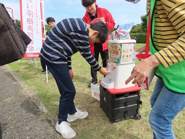 ひたちなか市の国営ひたち海浜公園で実施されたイベント募金の様子